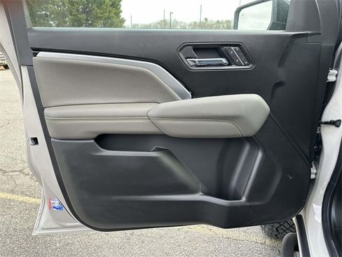 Used 2026 Chevrolet Colorado ZR2 w/ Technology Package image 18