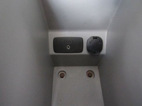 Used 2010 Subaru Forester 2.5X Premium w/ Popular Equipment Group 1A image 21