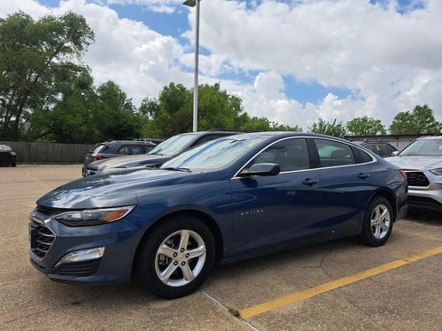 Used 2024 Chevrolet Malibu LT image 1