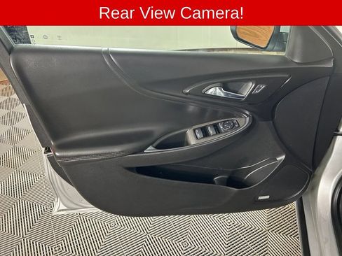 Used 2018 Chevrolet Malibu LT w/ Leather Package FWD image 10