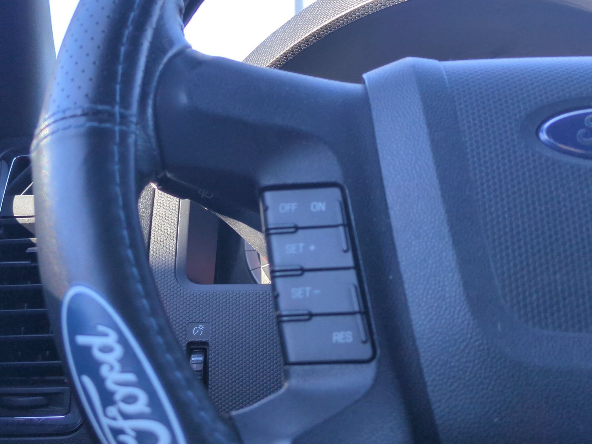 Used 2011 Ford Escape Limited w/ 302A Rapid Spec Order Code FWD image 16