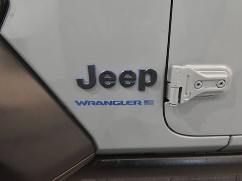 Used 2024 Jeep Wrangler Unlimited AWD/4WD image 13