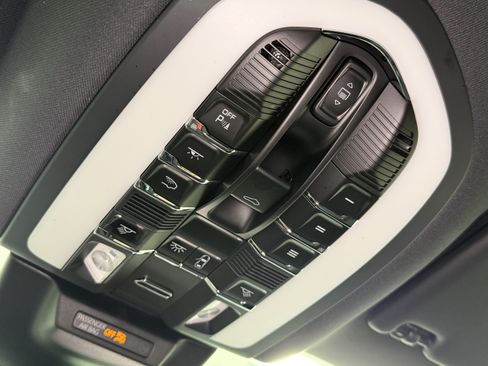 Certified 2026 Porsche Macan AWD/4WD image 31