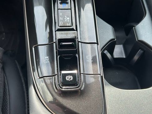 Used 2025 Toyota Crown Platinum AWD/4WD image 33