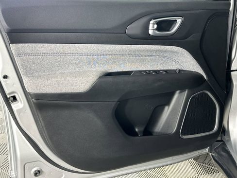 Used 2025 Jeep Compass Sport image 33