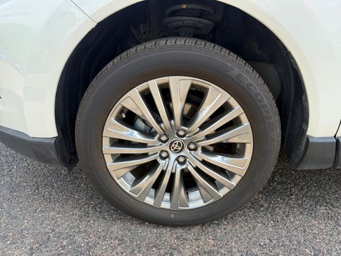 Certified 2022 Toyota Venza Limited AWD/4WD image 24