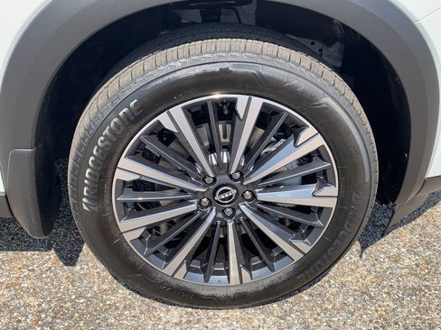 New 2026 Nissan Pathfinder Platinum FWD image 3