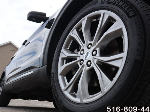 Used 2020 Ford Explorer XLT w/ Equipment Group 202A image 10