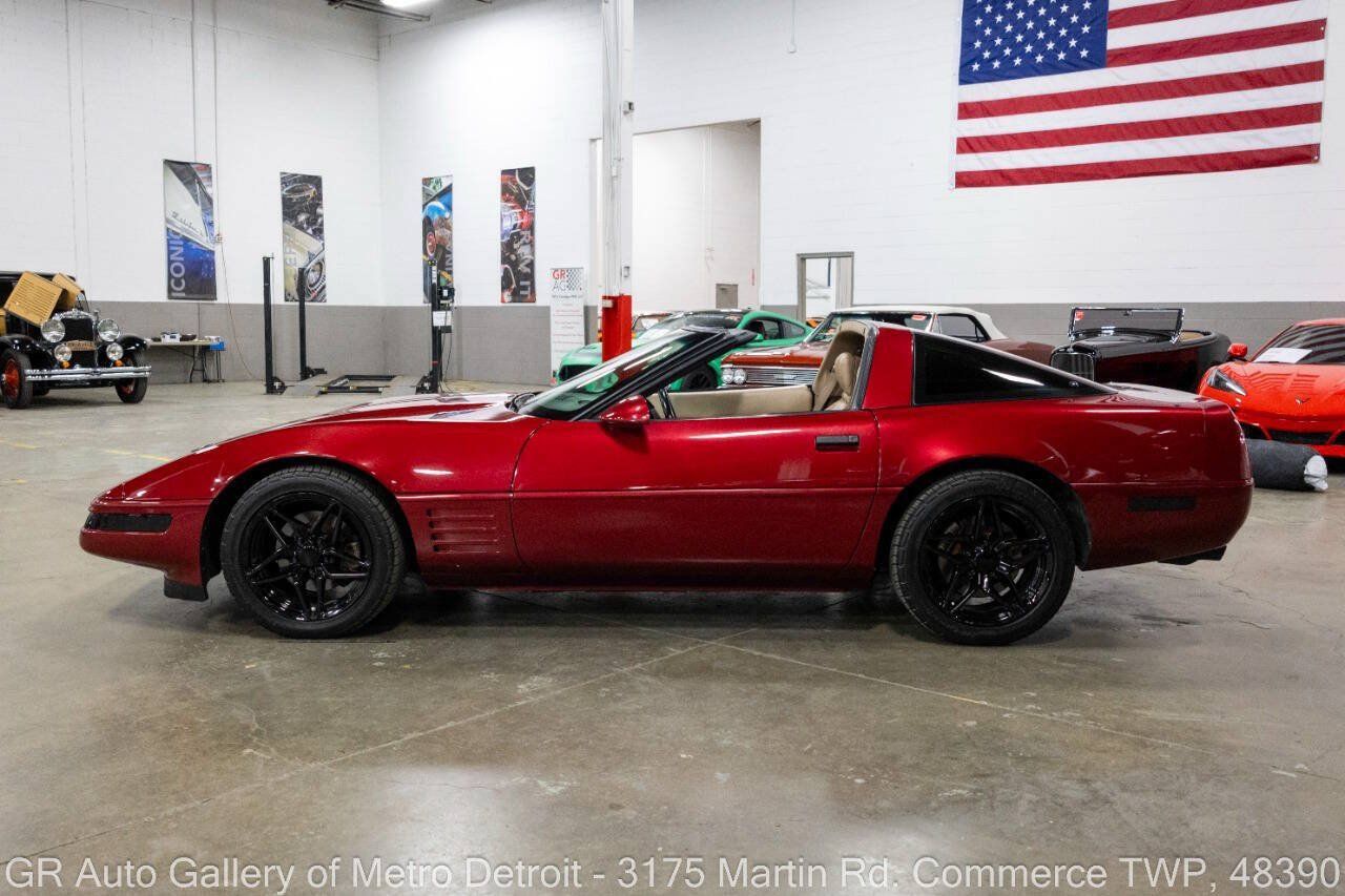 Used 1992 Chevrolet Corvette Coupe RWD image 4