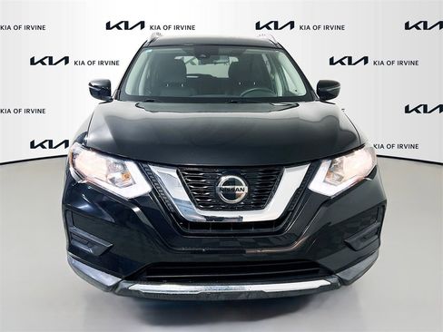Used 2019 Nissan Rogue SV image 2