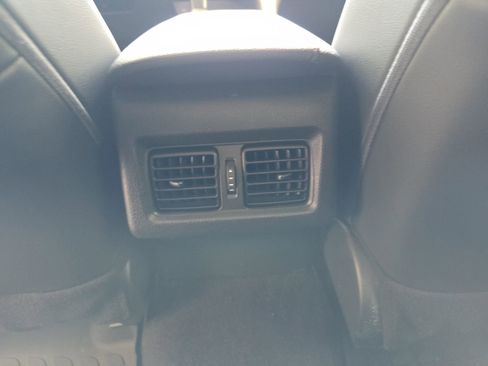 Used 2021 Toyota Camry XLE image 19