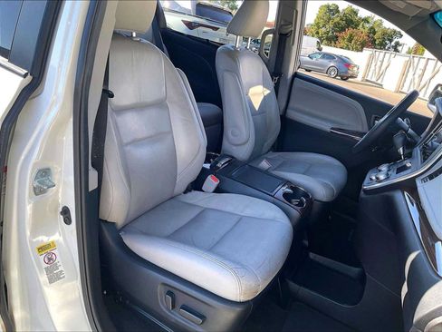 Used 2016 Toyota Sienna Limited FWD image 10