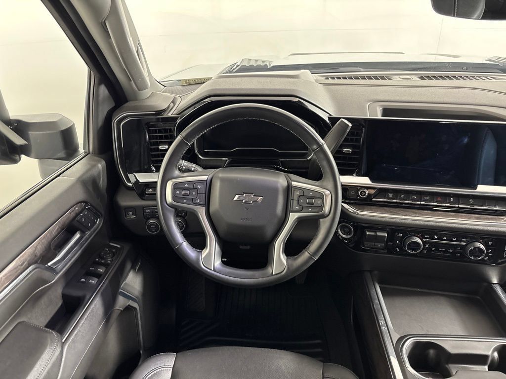 Used 2024 Chevrolet Silverado 2500 LTZ w/ LTZ Plus Package AWD/4WD image 2