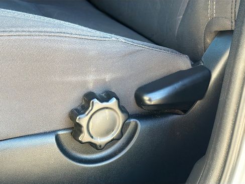 Used 2018 Toyota Tacoma TRD Sport image 23