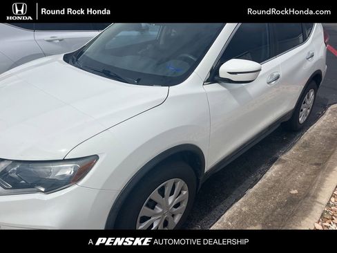 Used 2017 Nissan Rogue S w/ Appearance Package FWD image 1