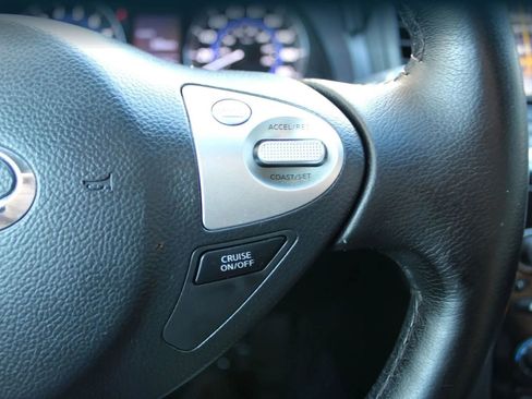 Used 2017 INFINITI QX70 3.7 w/ Premium Package image 17