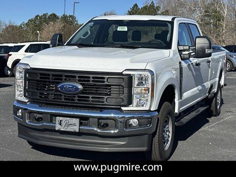 New 2026 Ford F250 XL w/ XL Chrome Package image 3