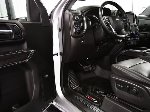 Used 2023 Chevrolet Silverado 2500 LTZ w/ LTZ Premium Package image 18