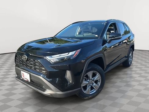 Used 2025 Toyota RAV4 XLE AWD/4WD image 1