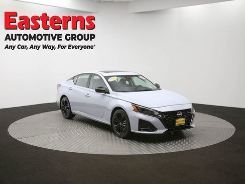 Used 2023 Nissan Altima 2.5 SR w/ SR Premium Package image 49
