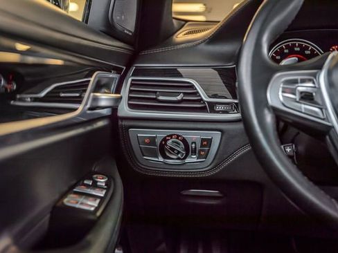 Used 2019 BMW 740i w/ Executive Package image 28