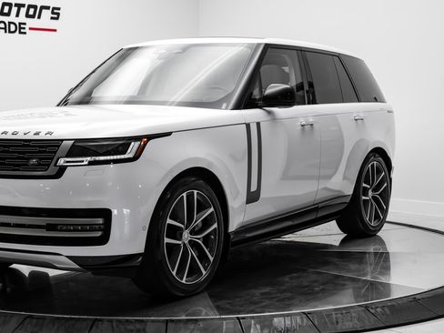 Used 2024 Land Rover Range Rover SE AWD/4WD image 3
