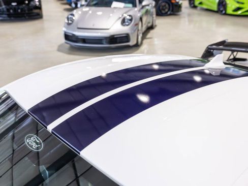 Used 2021 Ford Mustang Shelby GT500 w/ Carbon Fiber Track Pack image 28