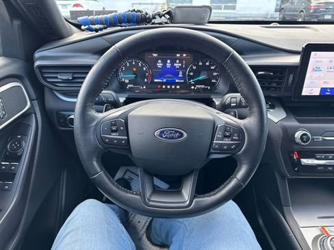 Used 2020 Ford Explorer XLT w/ Comfort Package image 14