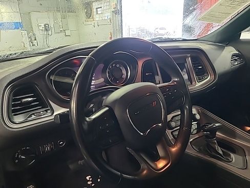 Used 2023 Dodge Challenger SXT image 5