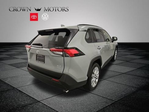 Used 2019 Toyota RAV4 XLE Premium w/ Cold Weather Package AWD/4WD image 6