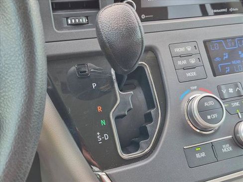Used 2019 Toyota Sienna LE FWD image 12