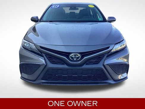 Used 2024 Toyota Camry SE image 3