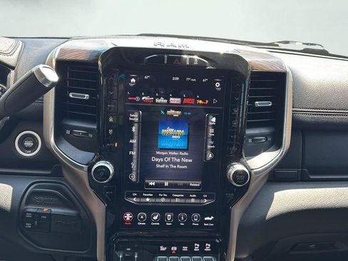 Used 2019 RAM 2500 Laramie AWD/4WD image 5