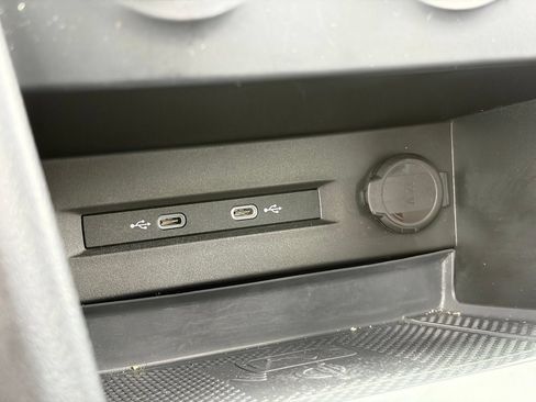 Used 2022 Volkswagen Taos SE FWD image 9