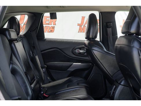 Used 2021 Jeep Cherokee Latitude Lux w/ Mopar Interior Package AWD/4WD image 37