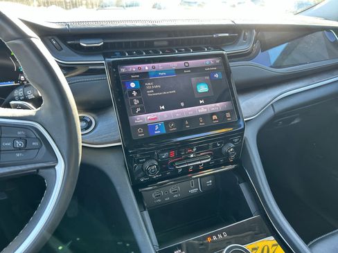 Used 2022 Jeep Grand Cherokee Limited 4xe image 30