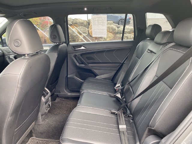 Used 2024 Volkswagen Tiguan SE R-Line AWD/4WD image 3