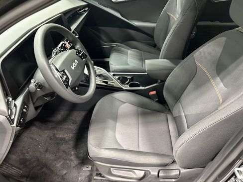 New 2025 Kia Niro LX image 9