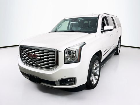 Used 2020 GMC Yukon XL Denali w/ Open Road Package AWD/4WD image 3