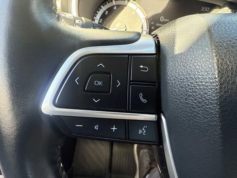 Used 2023 Toyota Highlander XLE image 33
