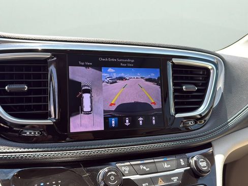 Used 2018 Chrysler Pacifica Limited w/ Advanced Safetytec Group FWD image 18