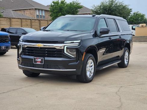 Used 2025 Chevrolet Suburban LS RWD image 11