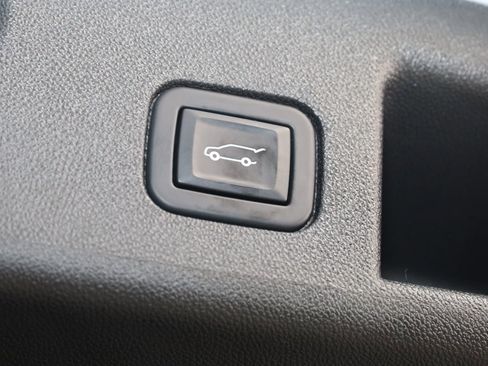 Used 2021 Chevrolet Equinox Premier image 50