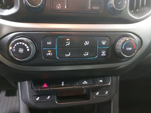 Used 2022 Chevrolet Colorado LT w/ LT Convenience Package AWD/4WD image 21