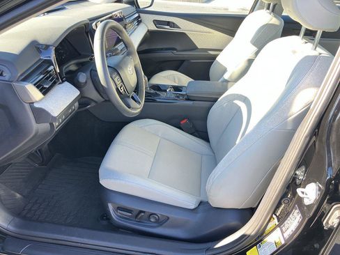 Used 2025 Toyota Camry XLE image 12