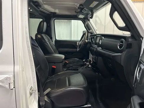 Used 2023 Jeep Wrangler Unlimited Sahara AWD/4WD image 16