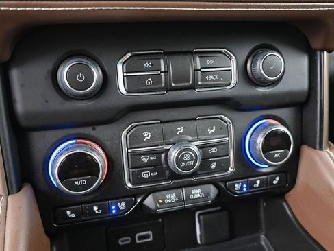 Used 2024 Chevrolet Tahoe High Country w/ Advanced Technology Package image 34