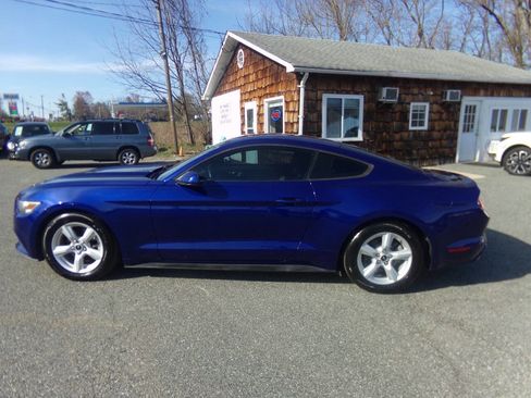 Used 2015 Ford Mustang Coupe RWD image 1