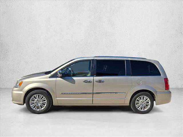 Used 2013 Chrysler Town & Country Limited w/ Luxury Group FWD image 9