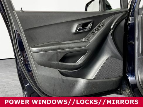 Used 2021 Chevrolet Trax LT w/ Driver Confidence Package FWD image 19